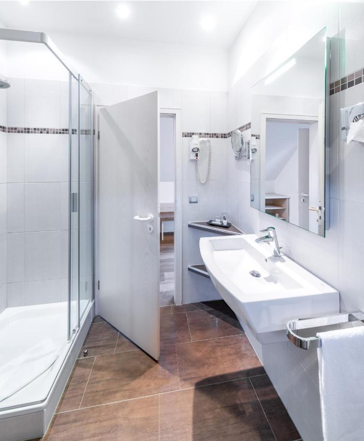 Hotel Zur Krone Meerbusch Dış mekan fotoğraf